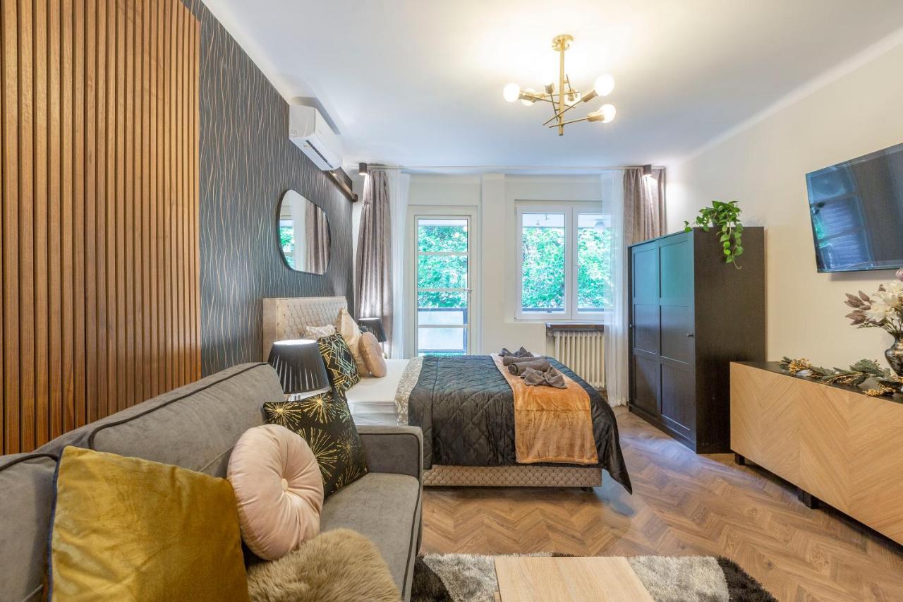 Stylish Quentin Apartment In The King Street Budapeste Exterior foto